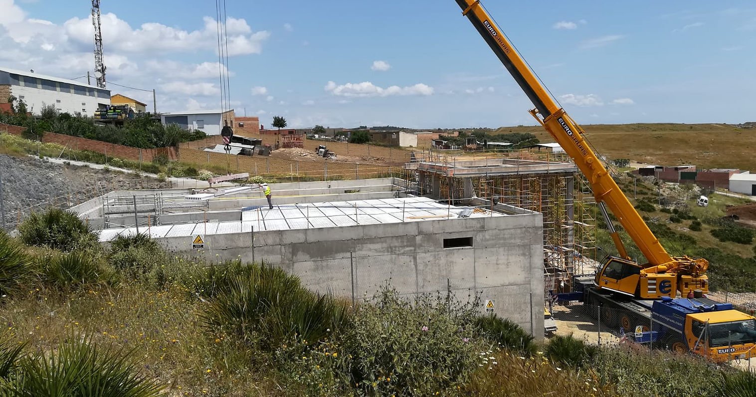 Obra con elementos prefabricados de hormigon Relenco